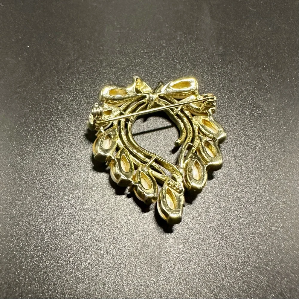 Vintage STAR Faux Pearl & Gold Tone Signed Brooch Pin